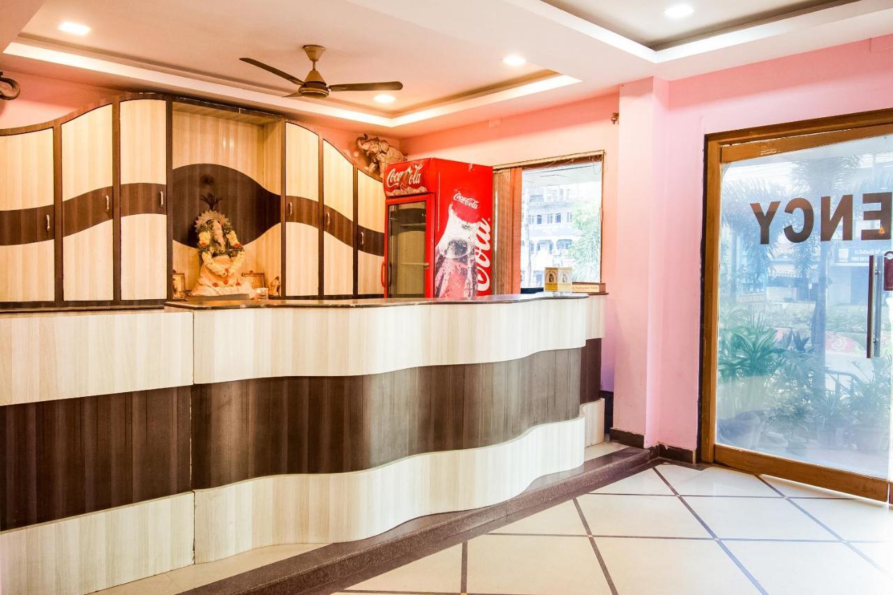 Oyo 62964 Hotel Vandana Grand 内洛尔 外观 照片