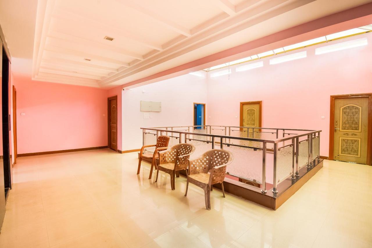 Oyo 62964 Hotel Vandana Grand 内洛尔 外观 照片